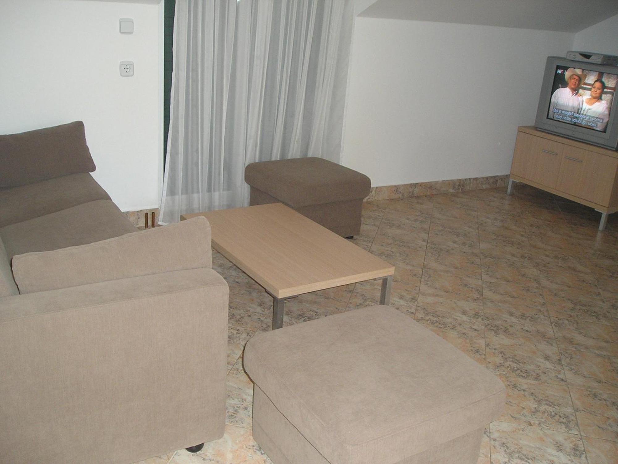 Apartments Luna Tisno Esterno foto