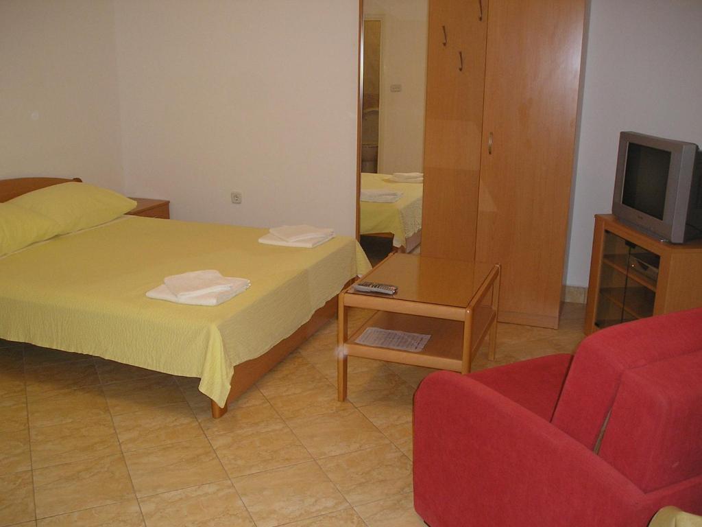 Apartments Luna Tisno Esterno foto